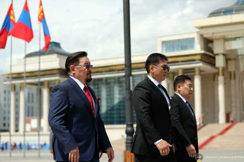 Монгол төрийнхөн СУРАГГҮЙ байхад АНУ-ын Элчин сайд эмгэнэл илэрхийлэв